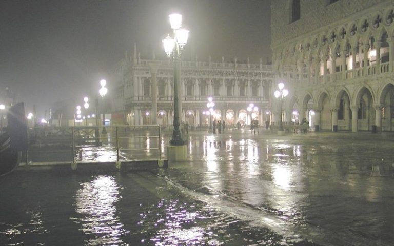regnerische Straße braucht sichere Niederspannungs-Solar-Straßenlaterne