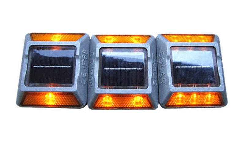 solar traffic warning light