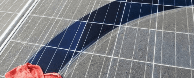 self-cleaning solar street light