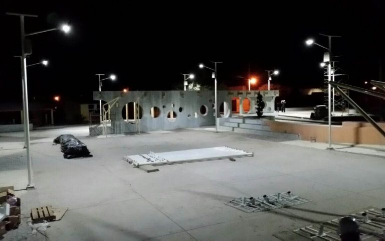 - postes de luz solar para calles