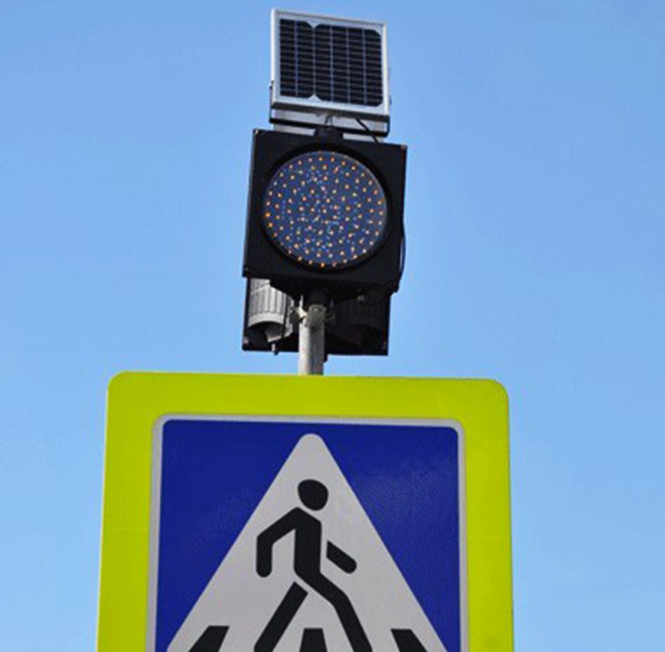LUXMAN - solar traffic yellow light 1