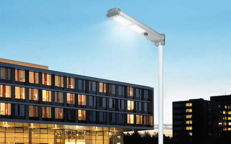 ضوء الشارع بالطاقة الشمسية