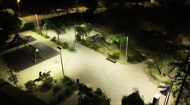 Caixas de iluminação pública solar