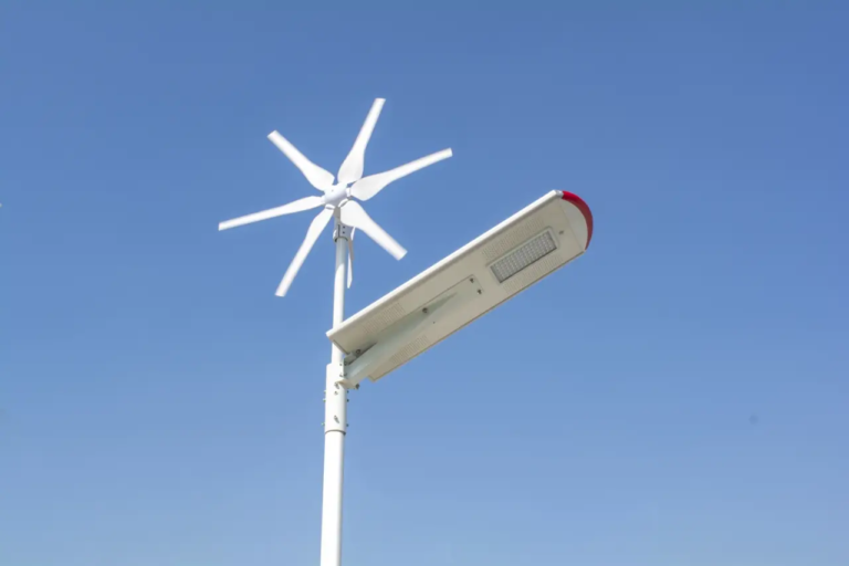 ضوء الشارع الهجين بالطاقة الشمسية